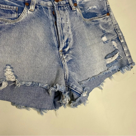 BlankNYC Light Wash High Rise Distressed Cut Off Denim Jean Shorts Size 28 - Picture 8 of 11